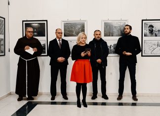 Svečano otvorena izložba “1993.” fotografa Zorana Filipovića: “Snimke ratnih stradanja svjedoče o vremenu koje se više ne smije ponoviti”